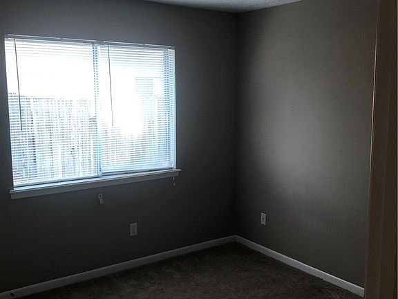 5th image of 406 Brentwood Dr E
