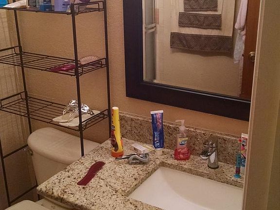 Remodeled Master Bath w/granite