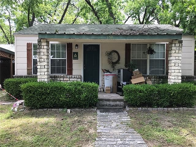 1st image of 104 E Pecan St