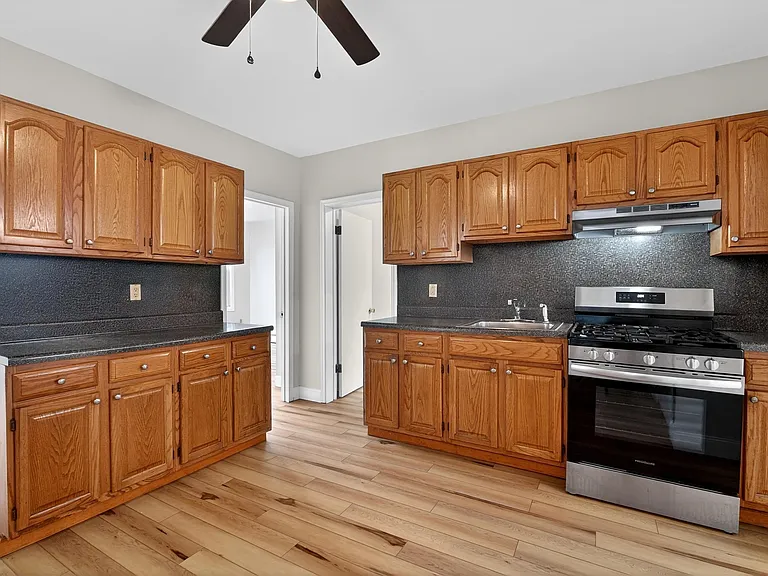 48 E 19th St #3 — Photo 7