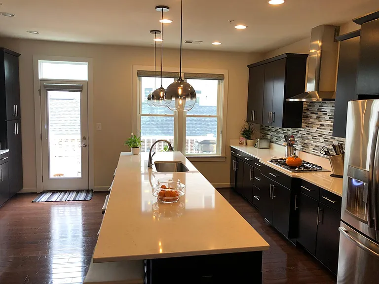 1141 S Lincoln St — Photo 1