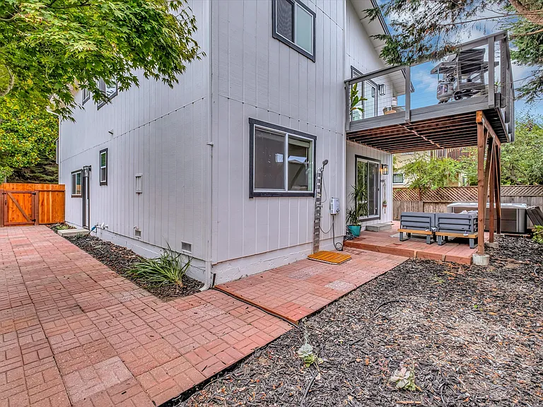 2031 Kinsley St — Photo 31