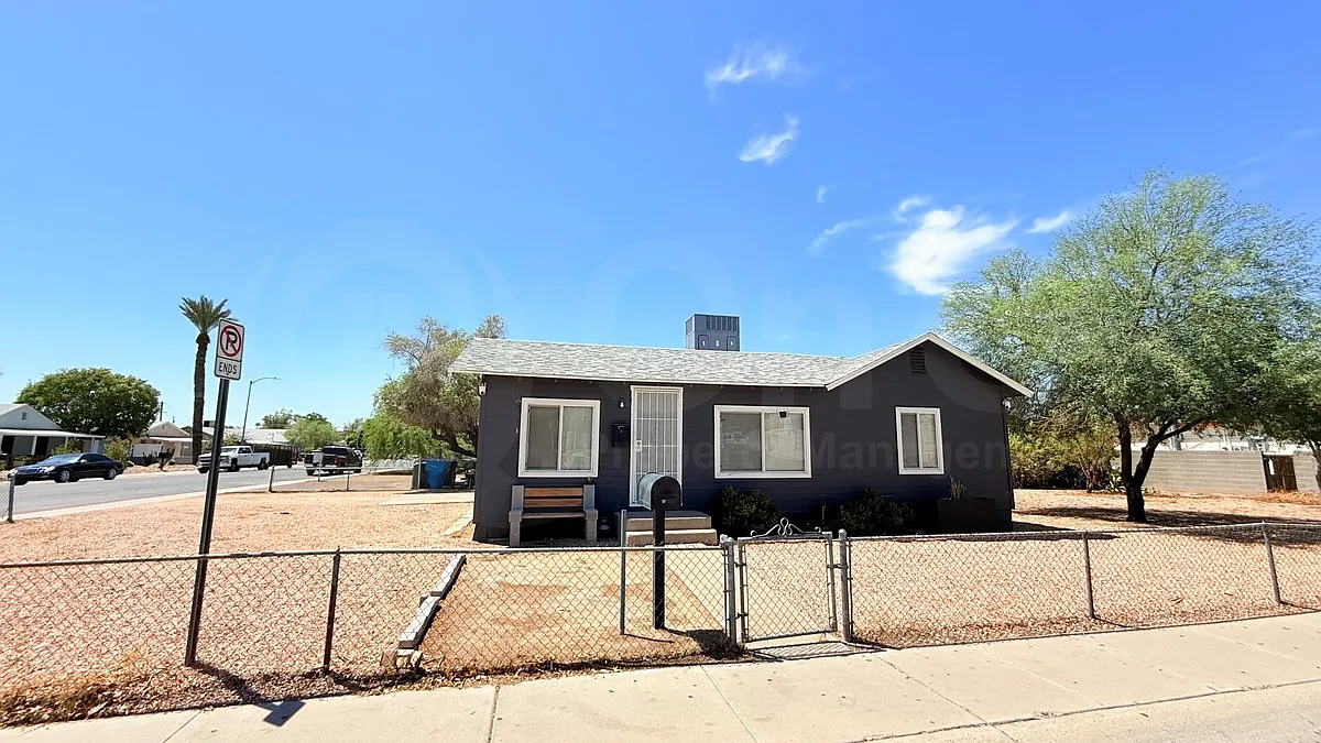 2 bed, 1.0 bath, 851 sqft, $1,650 — Photo 1