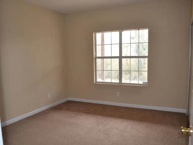 227 Appleby Dr — Photo 15