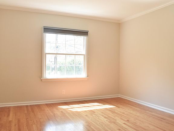 4th image of 2202 N Beverly Glen Pl