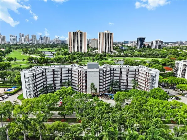 3101 N Country Club Dr APT 209, Aventura, FL 33180