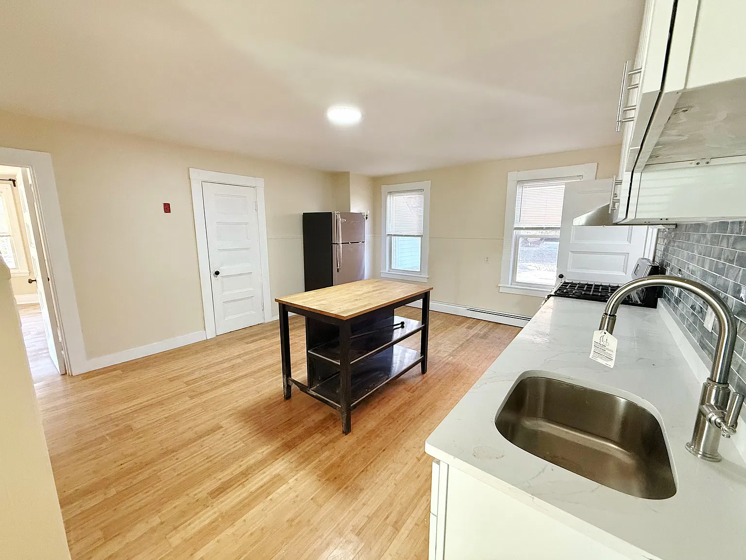 1 bed, 900 sqft, $2,750 — Photo 2