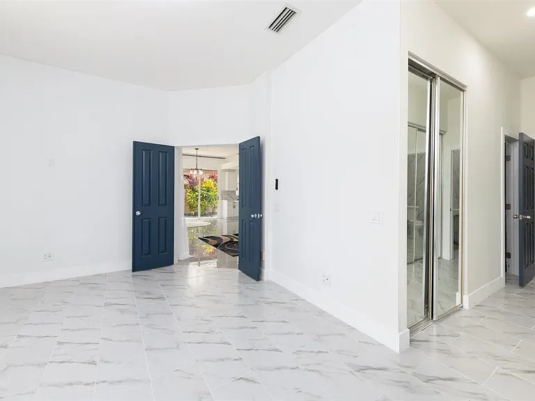 249 NW Bentley Cir — Photo 17