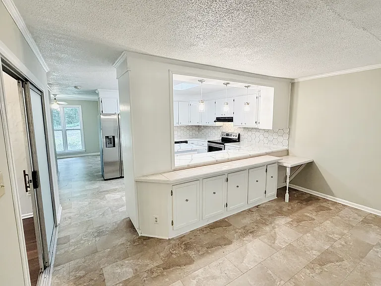 7905 Castleton Ln — Photo 15