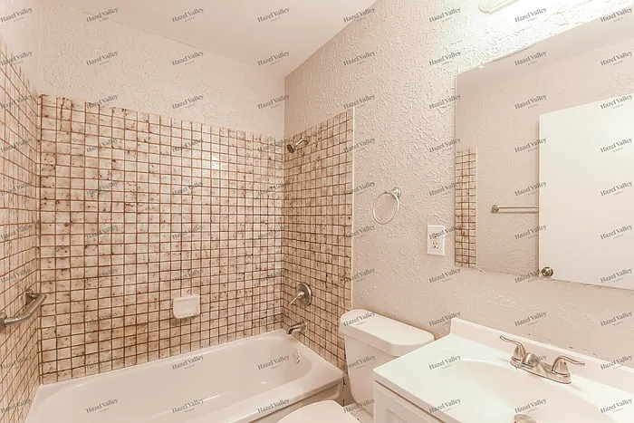10250 Valley Dr — Photo 11