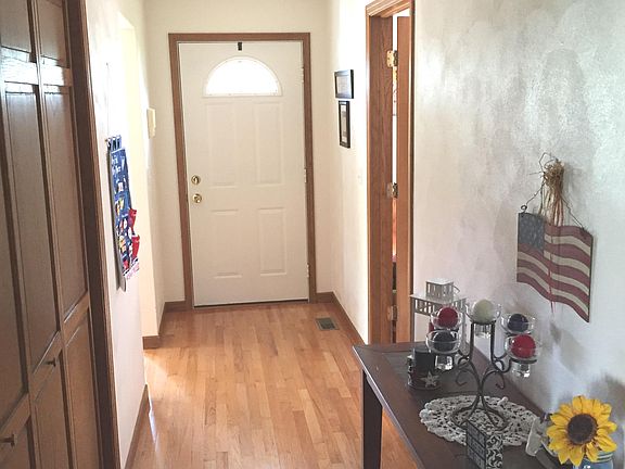 2nd image of 507 Lake Dr
