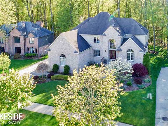 4th image of 53713 Applewood Dr