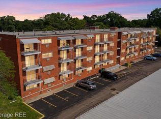 2820 Woodslee #310, Royal Oak, MI 48073