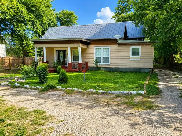 328 W Pietzsch St, Bartlett, TX 76511