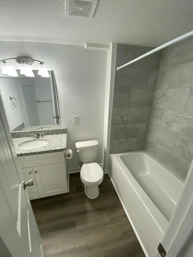1237 Lindsay Ave - 603 Oak Street — Photo 3