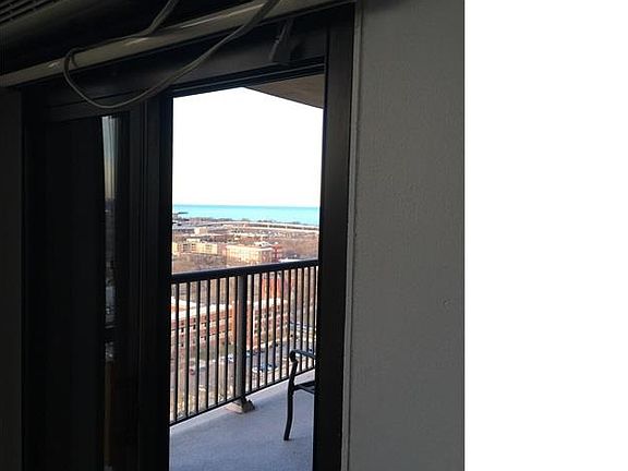 3rd image of 2901 S Michigan Ave APT 1909