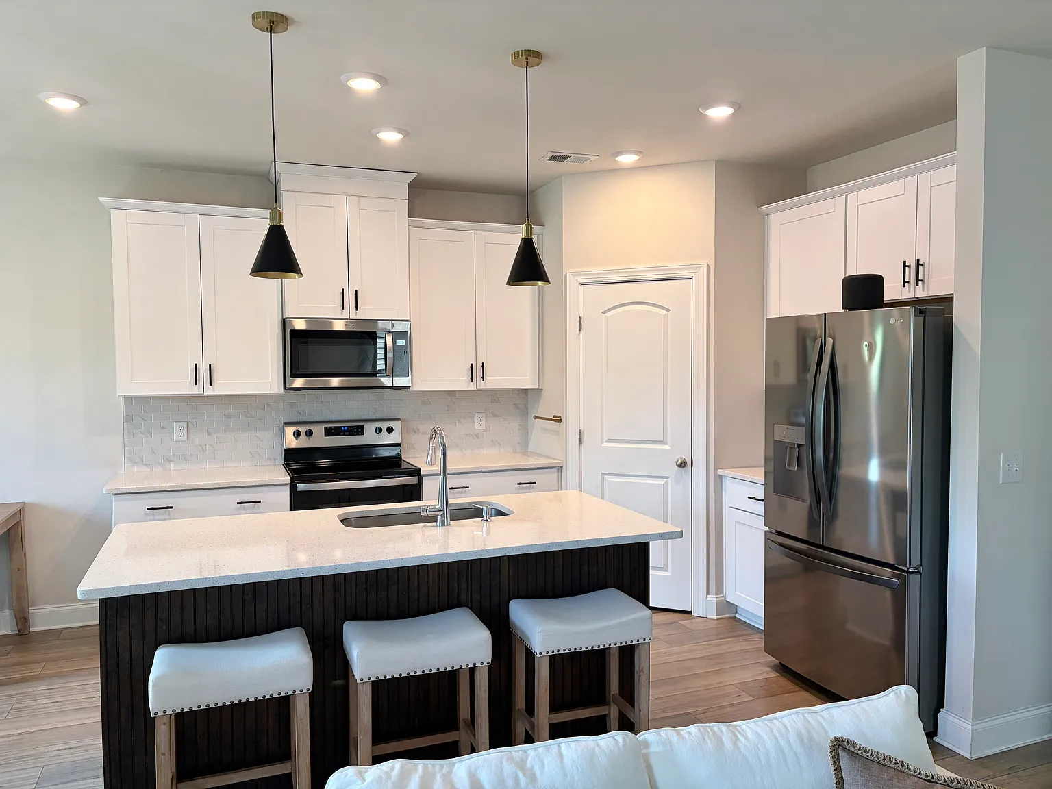 3 bed, 2.5 bath, 2268 sqft, $2,200 — Photo 3