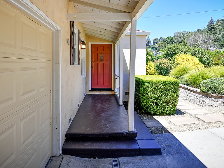 1415 Meek Ave — Photo 3