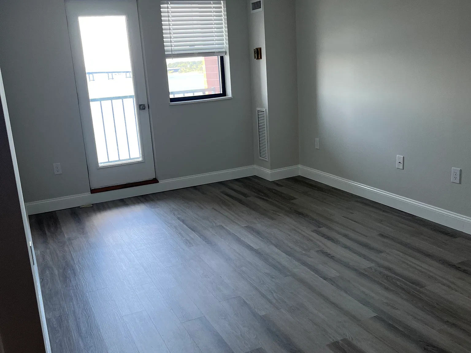 2 bed, 1.5 bath, 850 sqft, $2,300 — Photo 3