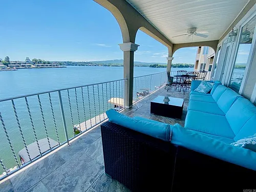 151 Villa Pointe Photo 1