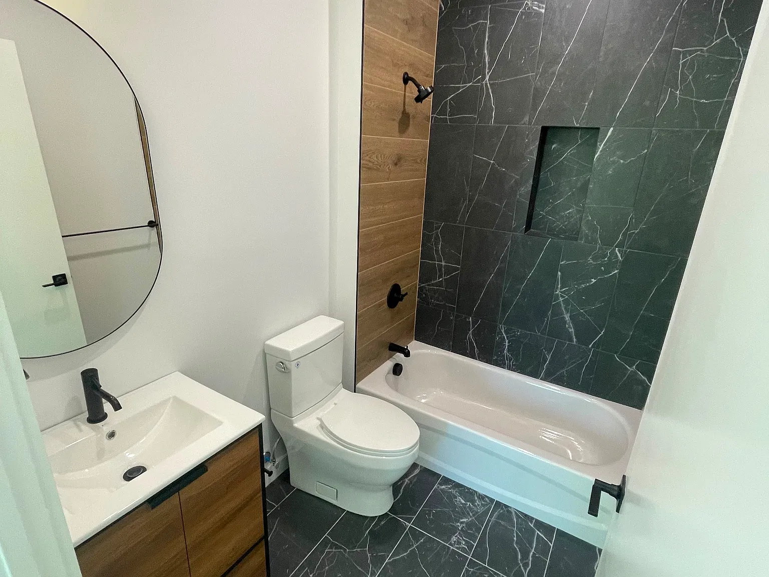 2 bed, 991 sqft, $2,800 — Photo 3