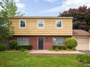 143 Queenswood Rd, Bolingbrook, IL 60440