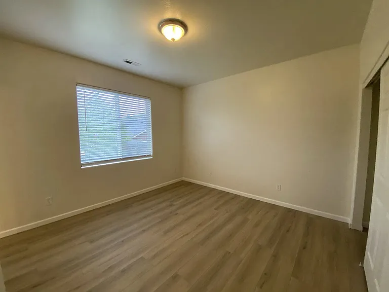 660 Callahan Dr — Photo 5