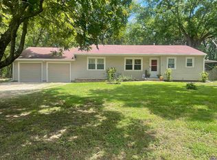 3204 NW Rochester Rd, Topeka, KS 66617