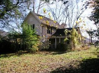 121 Brummitt St, Hampton, TN 37658