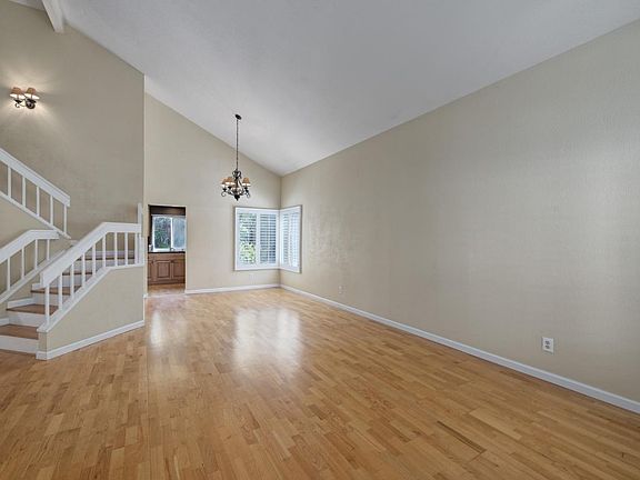 3rd image of 17110 Linda Mesa Dr