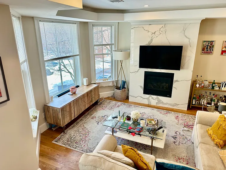 470 Green St #2 — Photo 3