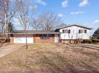 10 Lancelot Dr, Swansea, IL 62226