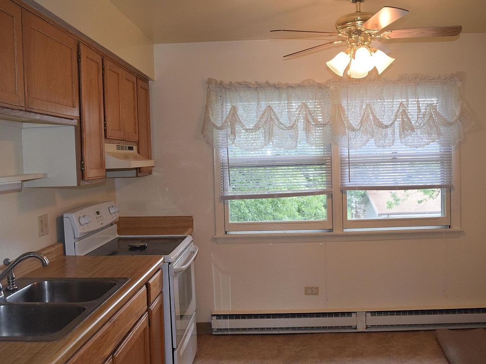 kitchen , fridge. stove. dishwasher new floor