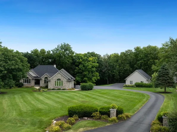 9201 N Raven Crest Ln, Byron, IL 61010