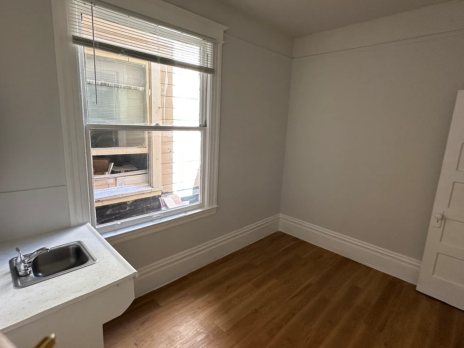 Studio, $800 — Photo 2