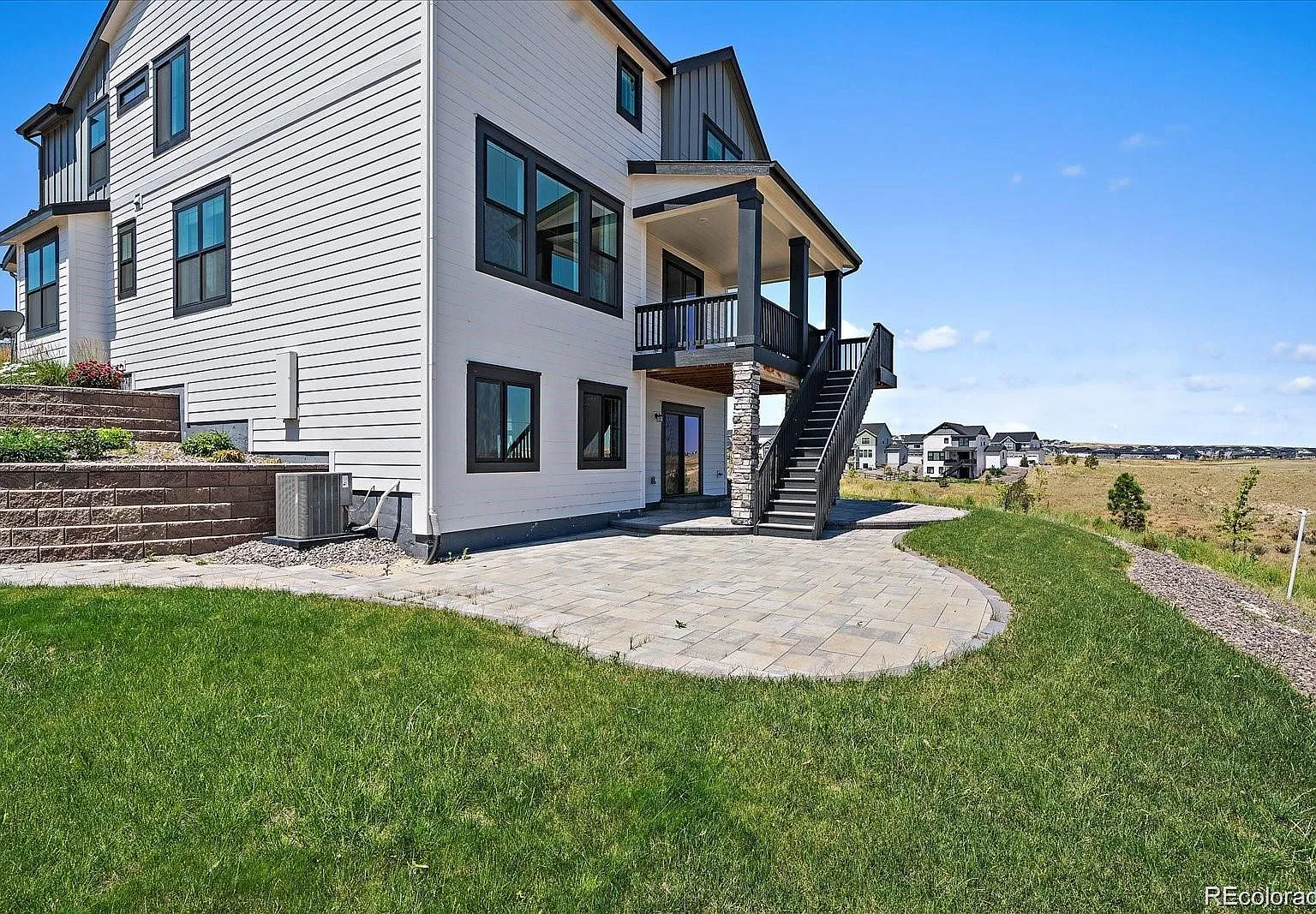 4 bed, 2.5 bath, 2490 sqft, $3,600 — Photo 3