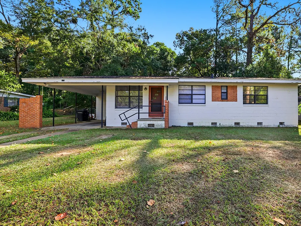 221 N Lipona Rd