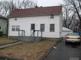 16 Lockwood Rd, Bay Shore, NY 11706