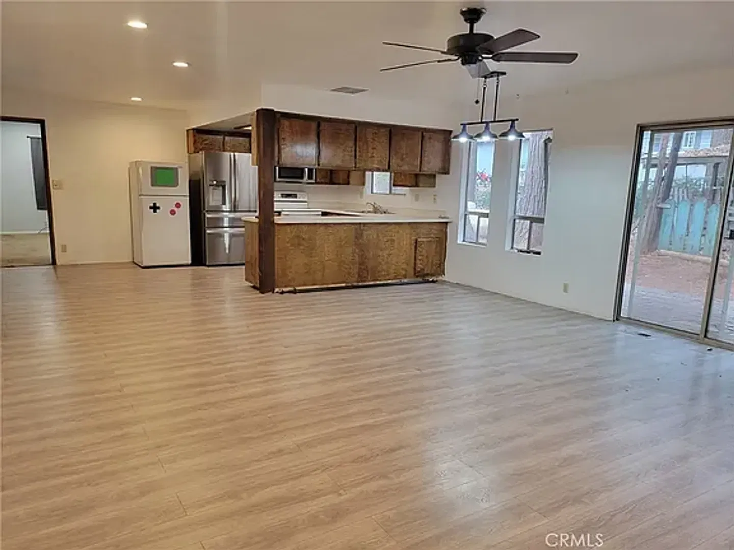 Magalia-2 bed 2 bath home with garage. Natural Landscaping, wood stove — Photo 3