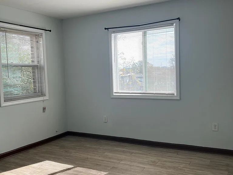 305 W Oak St #D — Photo 1