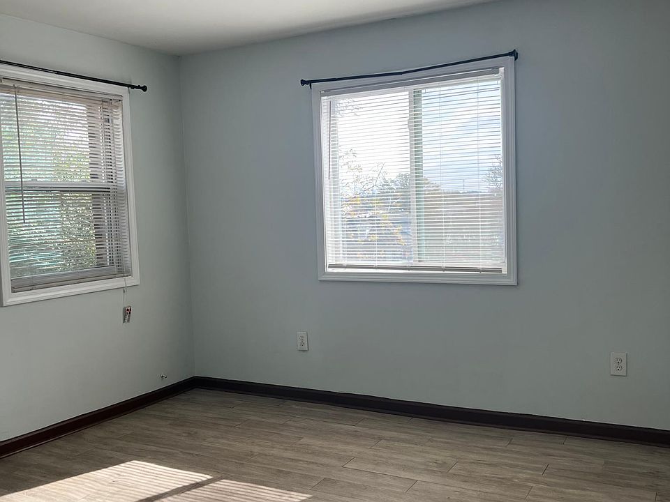 1st image of 305 W Oak St #D