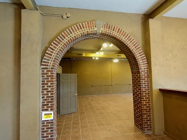 1009 E Sullivan St — Photo 12