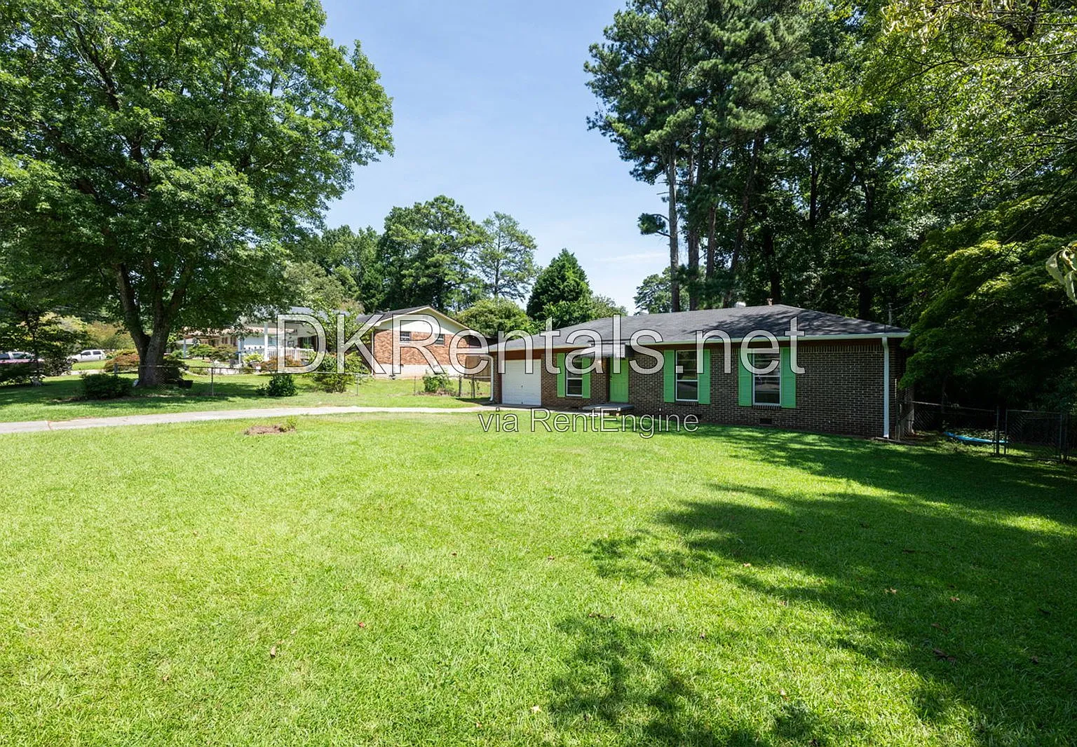 3 bed, 1.5 bath, 1040 sqft, $2,095 — Photo 2