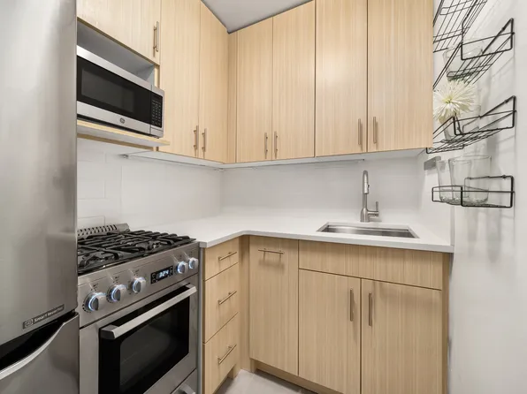 25 West 13th Street image 5 of 6