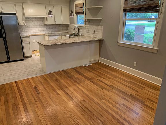 3rd image of 104 Kreswell Cir