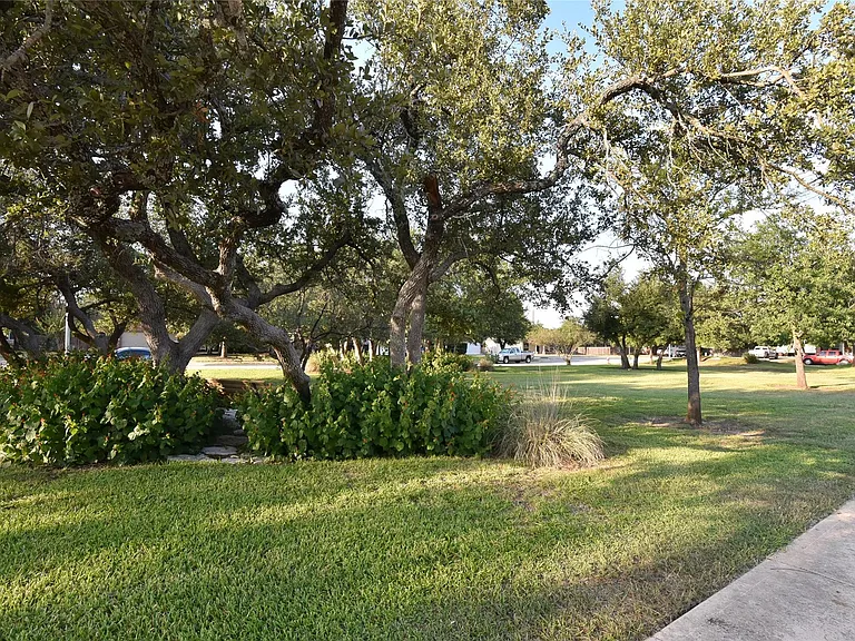 3305 Stonewall Dr — Photo 18
