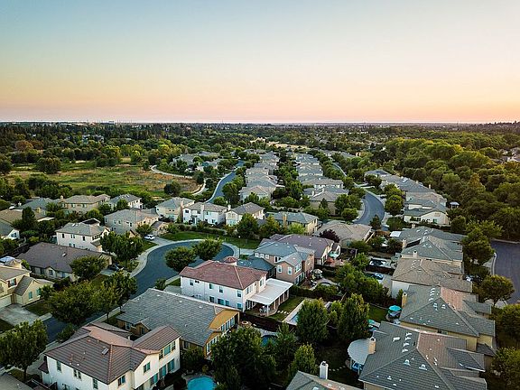 Parkway Neighbor