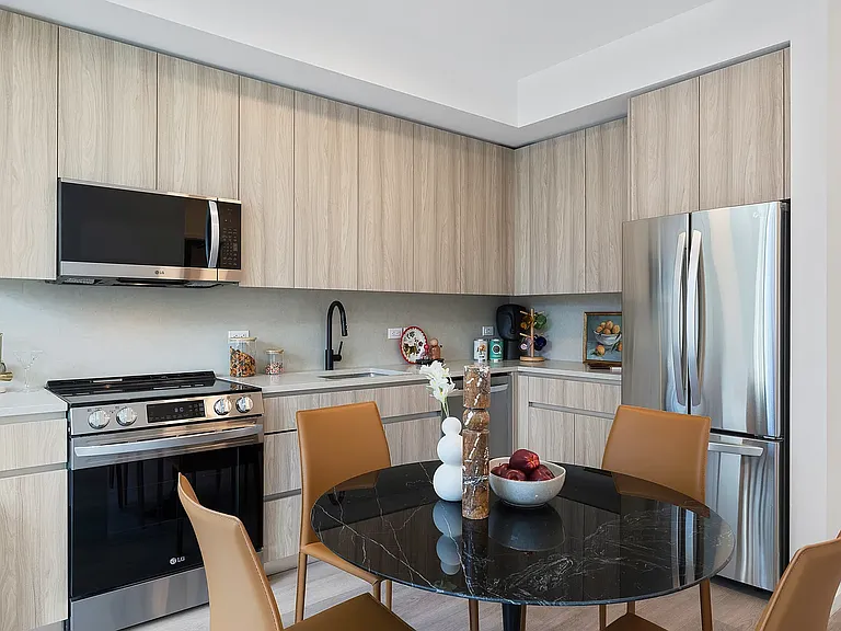 504 Sackett St #302 — Photo 3