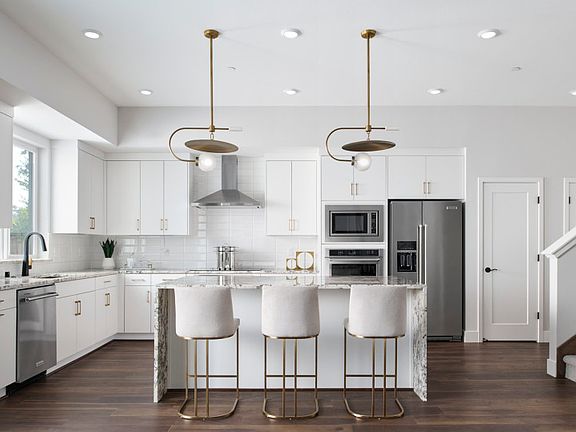 Gorgeous kitchen with large island