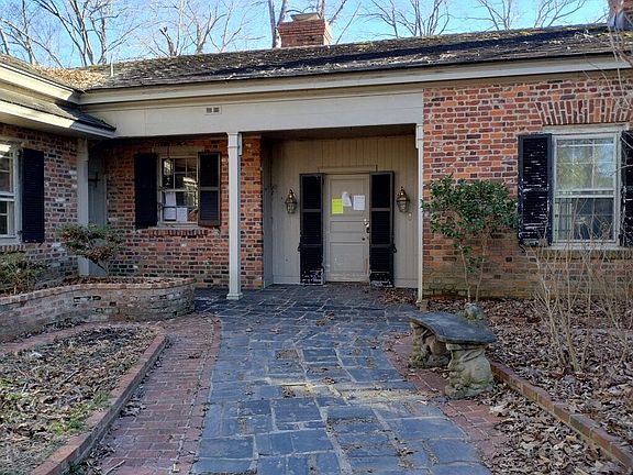 3rd image of 80 Lake Heron Dr